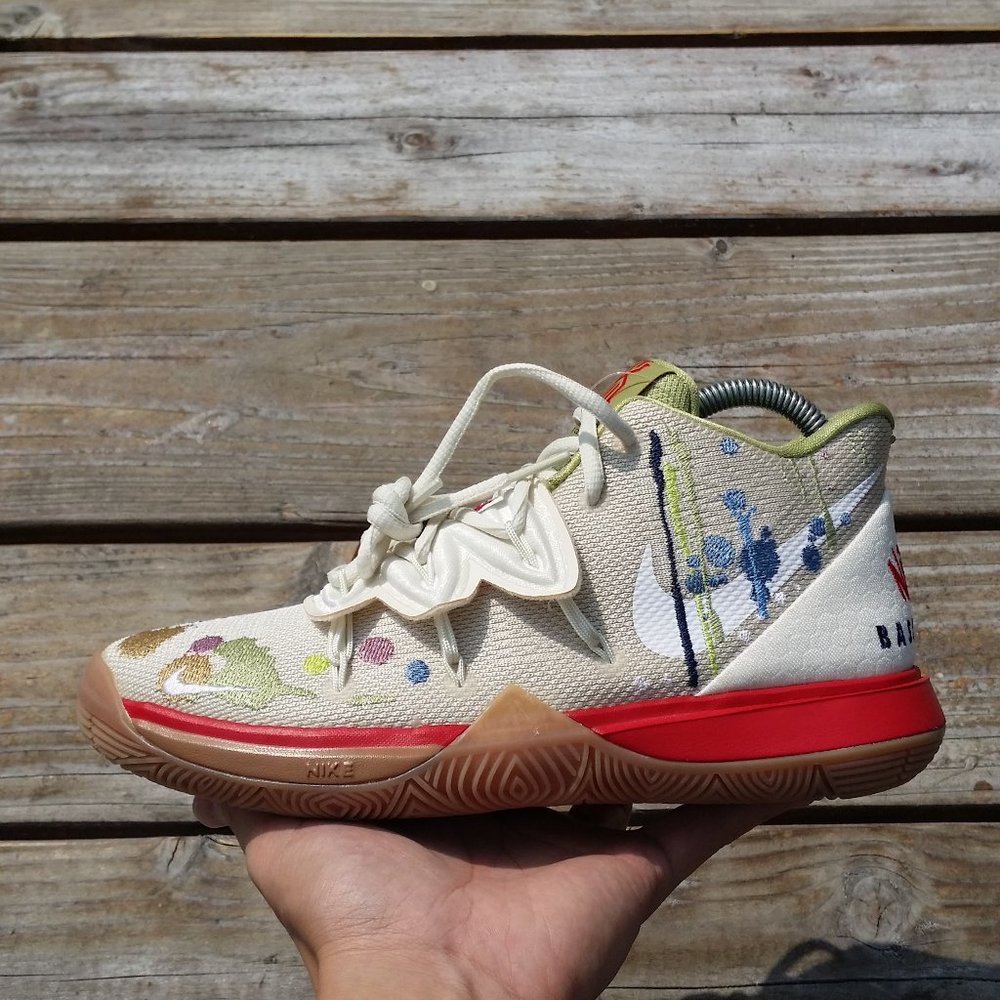 Women Size 7 Nike Kyrie 5 Bandulu Basketball Shoes - Picture 2 of 8